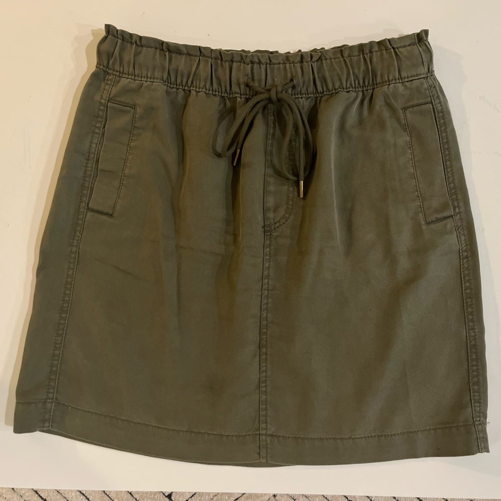 LOFT Women’s Skirt in Olive - Size Small